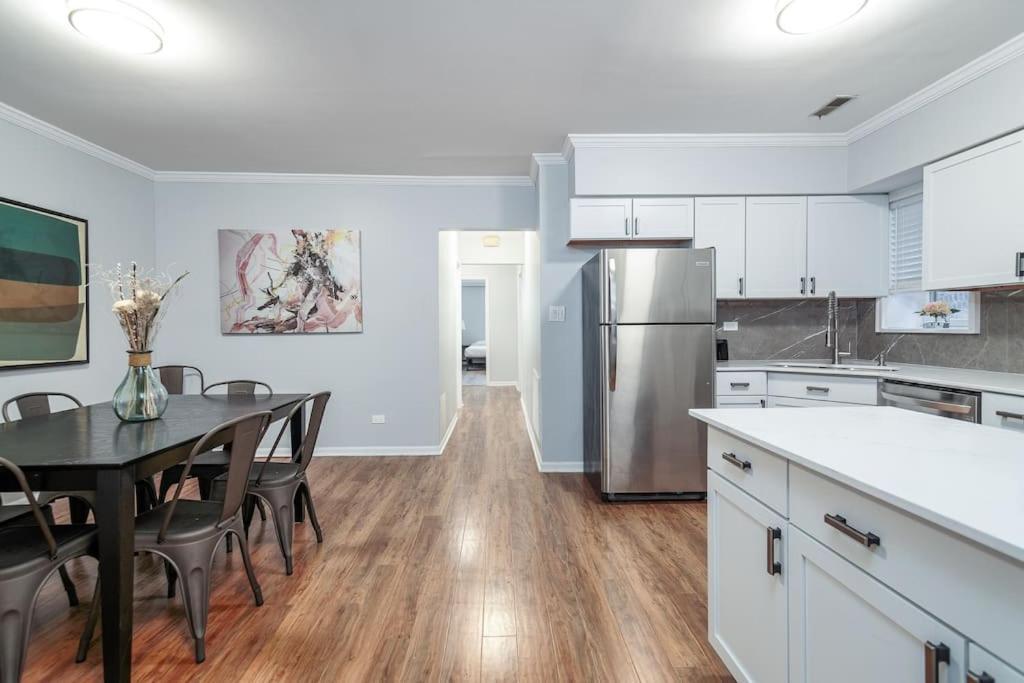 Beautiful Remodeled Penthouse Unit In Old Town Vila Chicago Exterior foto